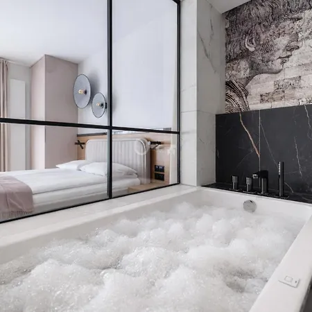 Story With Jacuzzi By Lion