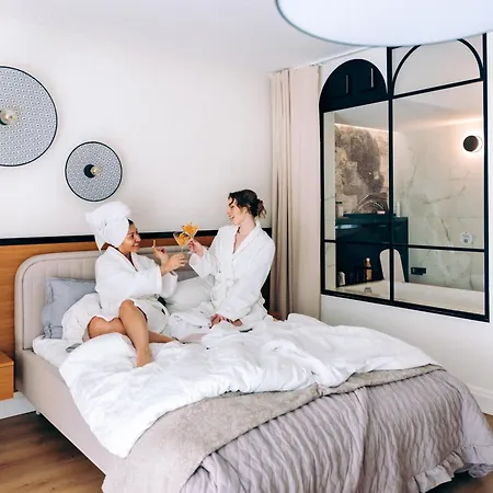Appartement Story With Jacuzzi By Lion
